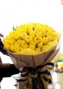 Hồng vàng đẹp kiêu sa