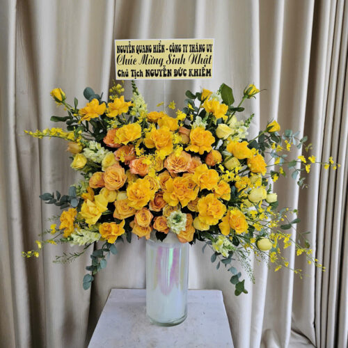 Đội ngũ nhân viên tại shop hoa tươi Nguyễn Hữu Thọ quận 7 luôn sẵn sàng tư vấn nhiệt tình, giúp khách hàng chọn được mẫu hoa phù hợp cho từng sự kiện.